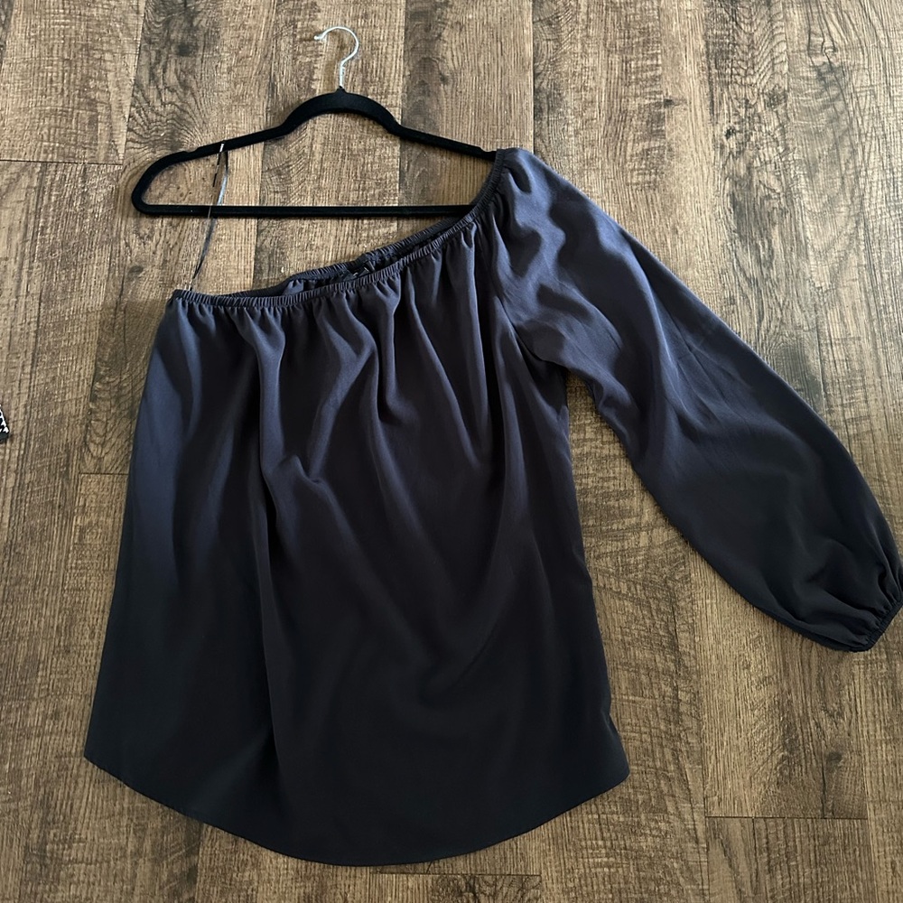 One shoulder top